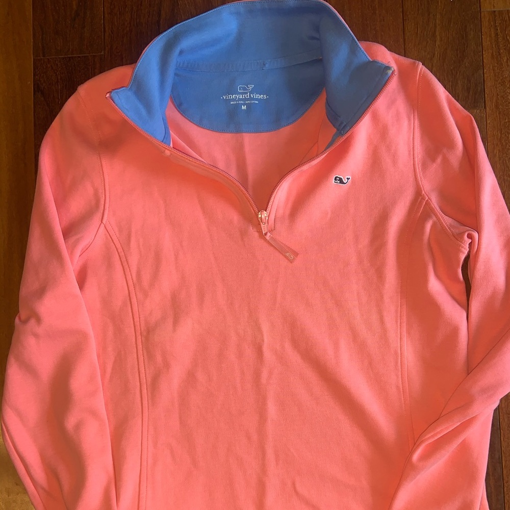 Vineyard vines woman’s salmon coral pull over NWOT